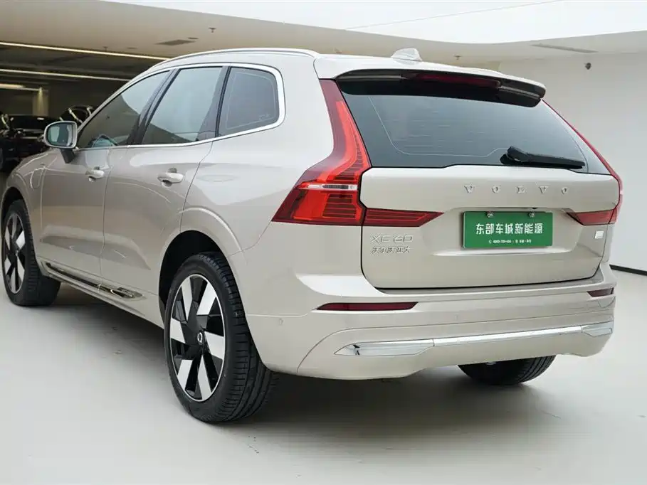 VOLVO XC60 PLUG-IN HYBRID