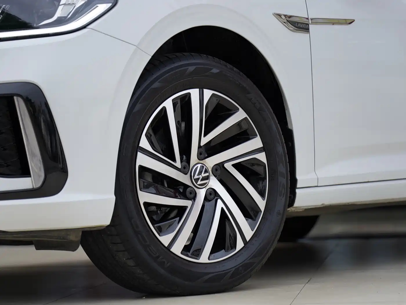 Volkswagen Lavida 2023 300TSI DSG Starlight Full Comfort Edition фото 18