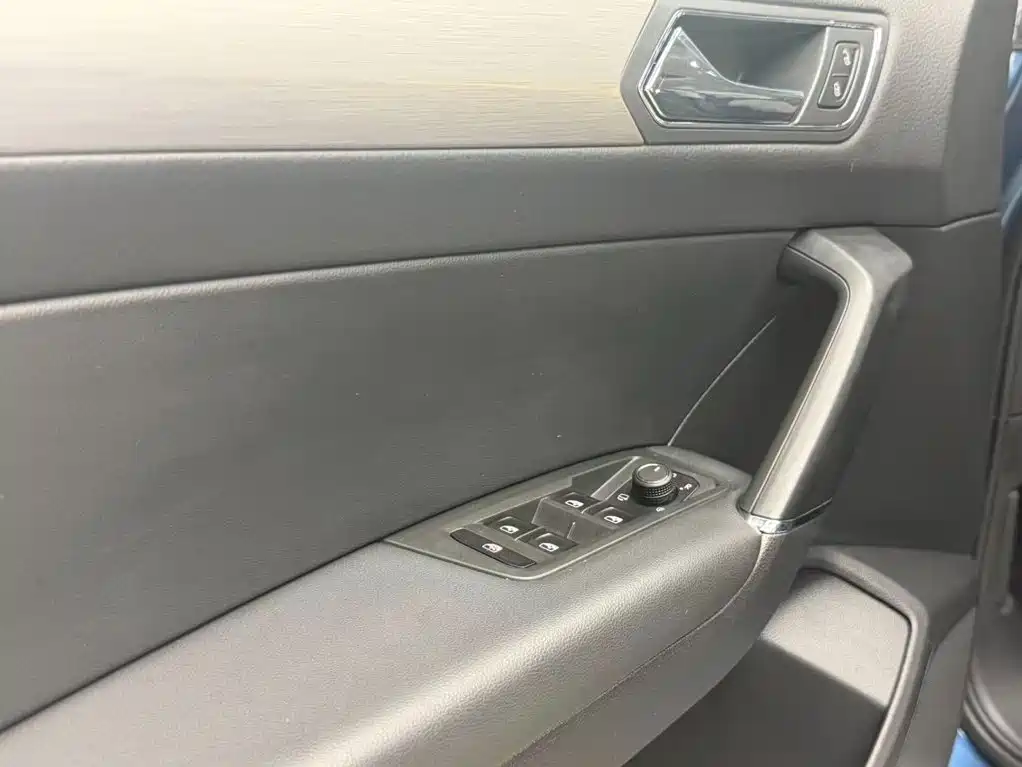 Volkswagen Touran 2023 2021 Touran L 280TSI DSG Cross Luxury 6-Seater