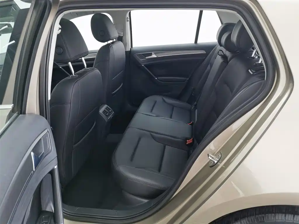 Volkswagen Golf 2016 1.6L Automatic Comfort фото 15