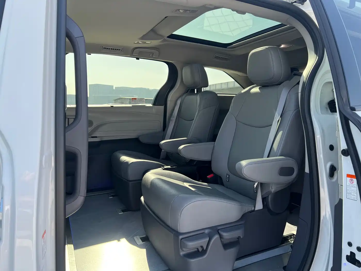 Toyota Granvia 2023 2.5L Hybrid Prestige PLUS Edition фото 11