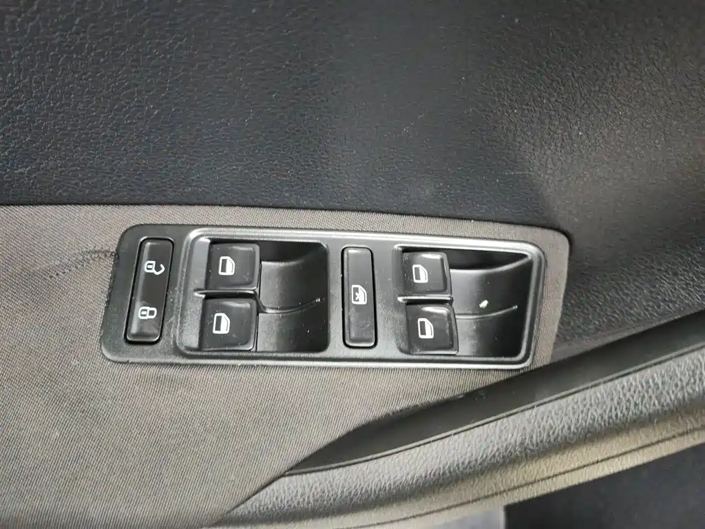 Volkswagen Jetta 2013 1.6L Manual Comfort фото 9