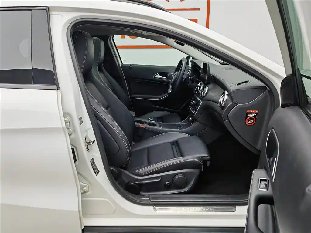 Mercedes-Benz GLA 2018 GLA 220 4MATIC Sport фото 23