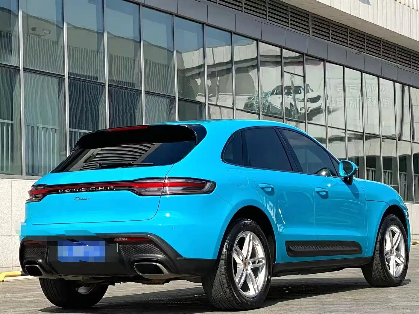 PORSCHE MACAN