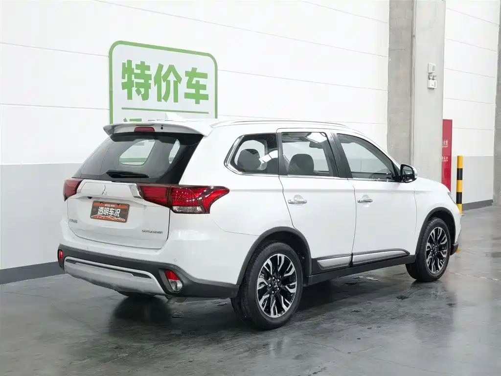 MITSUBISHI OUTLANDER