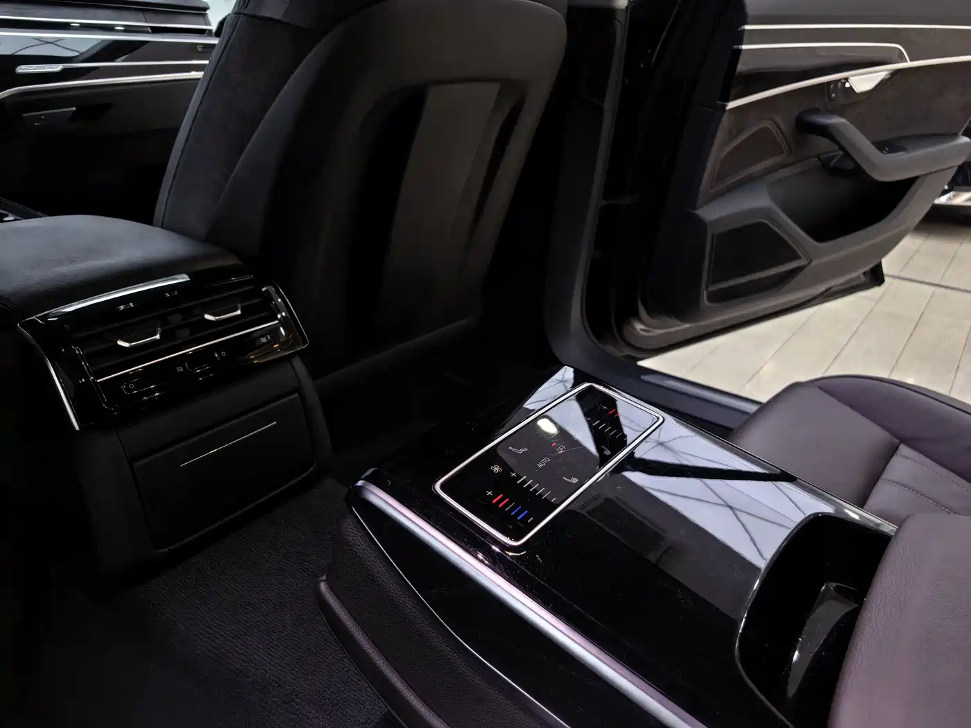Audi A8 2018 A8L 55 TFSI quattro Launch Elite фото 9