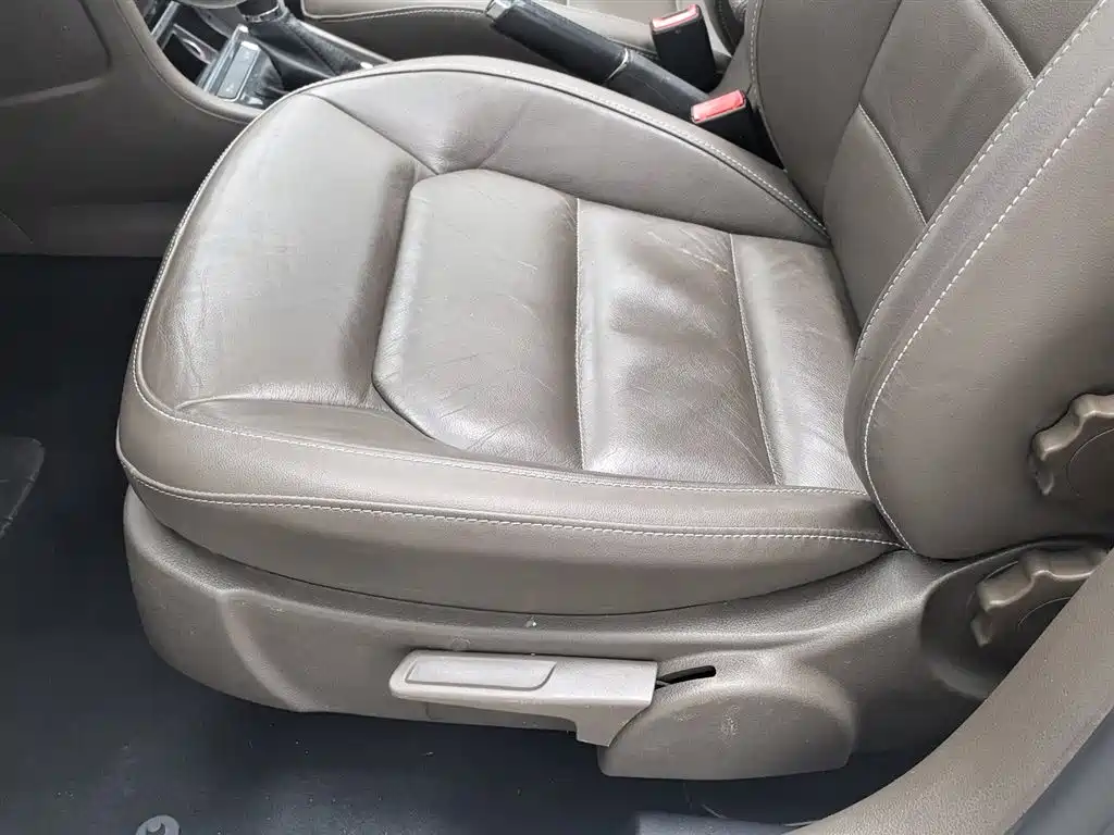 Volkswagen Bora 2014 1.6L Automatic Comfort Edition фото 20