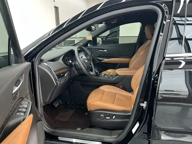 CADILLAC XT4