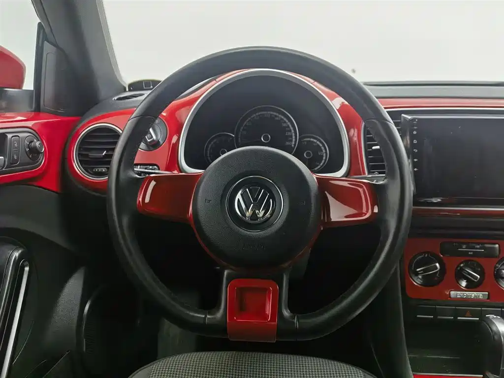Volkswagen Beetle 2015 180TSI фото 11