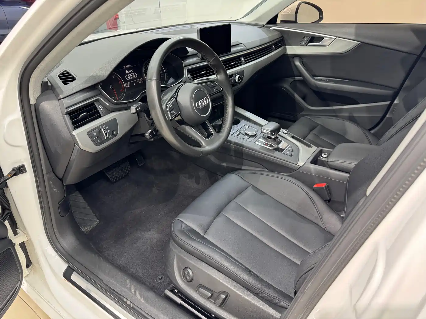 Audi A4L 2017 40 TFSI Progressive фото 7