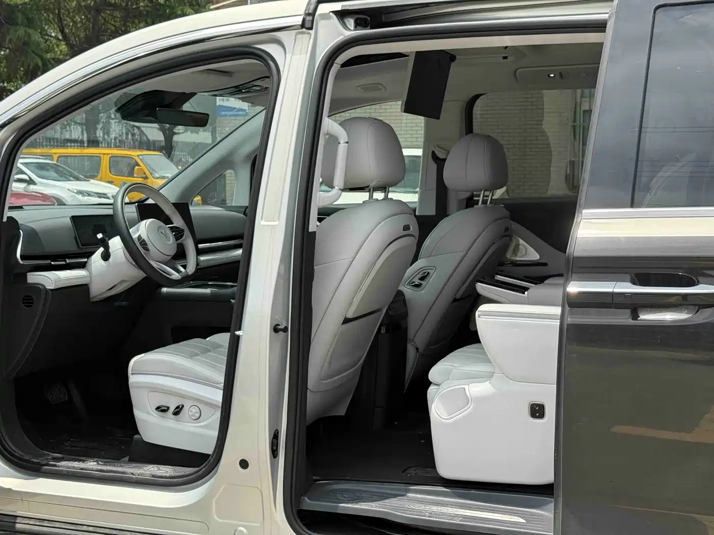 Voyah Auto Voyah Dreamer 2025 PHEV AWD Flagship Qian Kun Edition фото 7