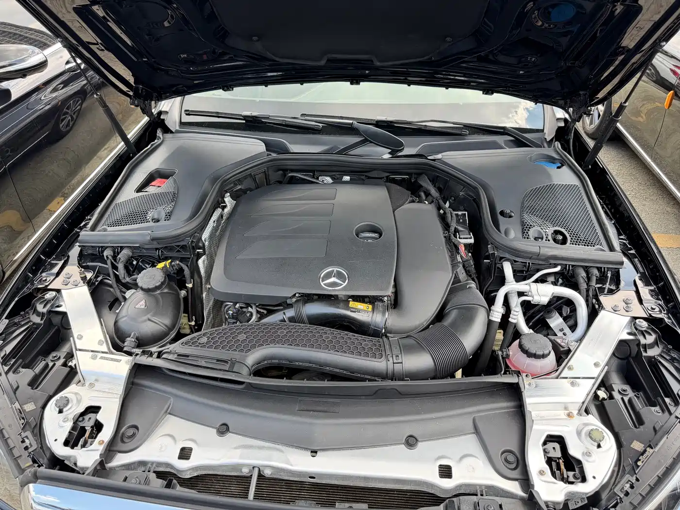 Фото 10 - Mercedes-Benz E-Class