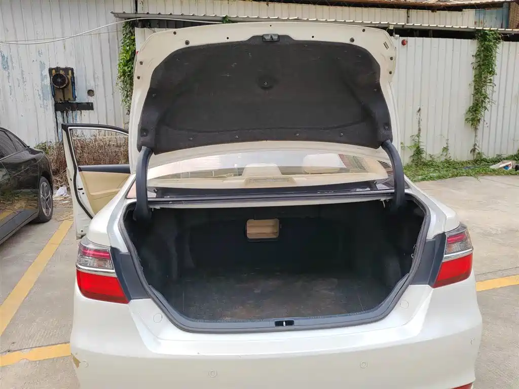 Toyota Camry 2015 2.0G Leading Edition фото 15