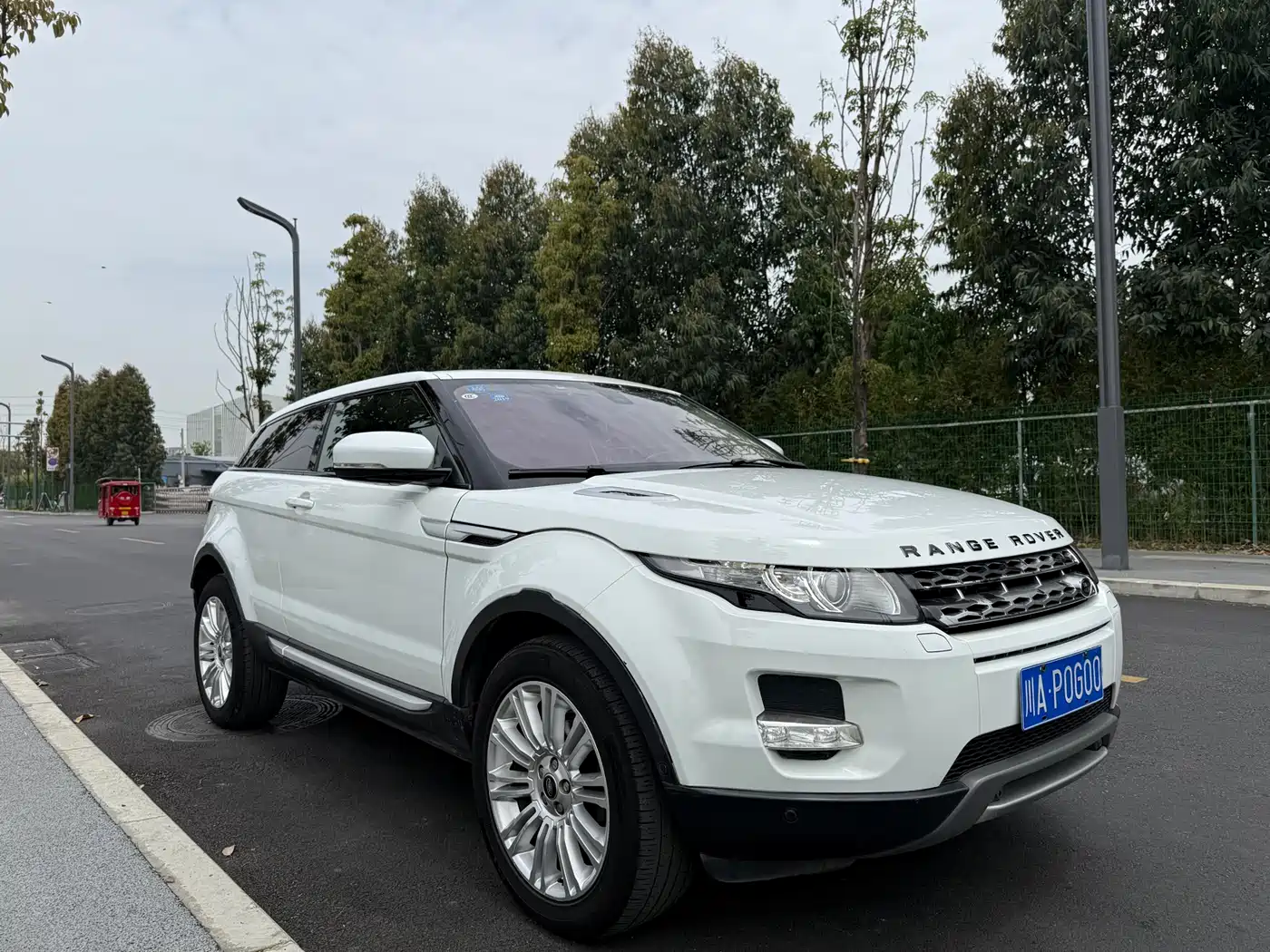 Land Rover Range Rover Evoque (Import) 2013 2.0T 3-Door Glamour Edition фото 3