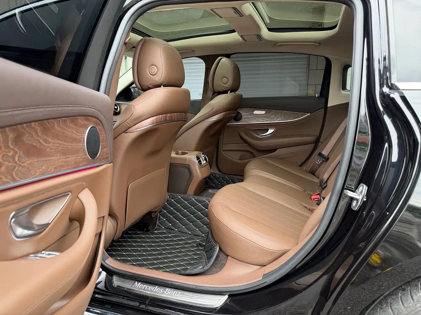 Фото 4 - Mercedes-Benz E-Class
