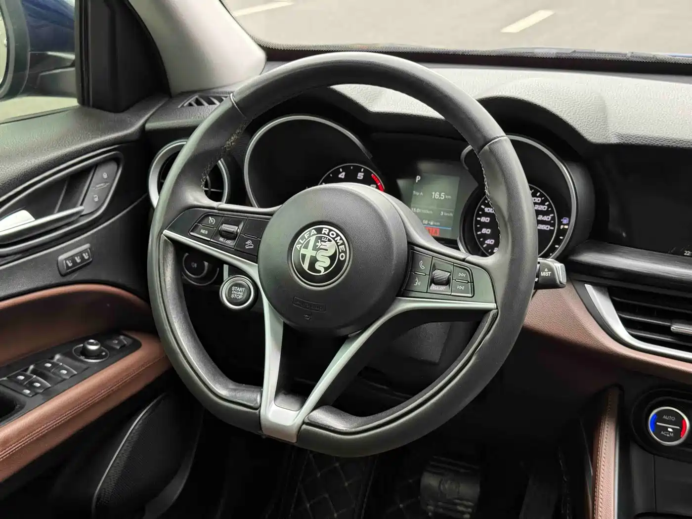 Alfa Romeo Stelvio 2018 2017 2.0T 200HP Elite