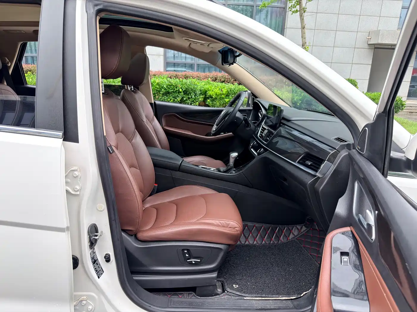 Baojun 560 2017 2017 1.5T DCT Flagship 7-seater