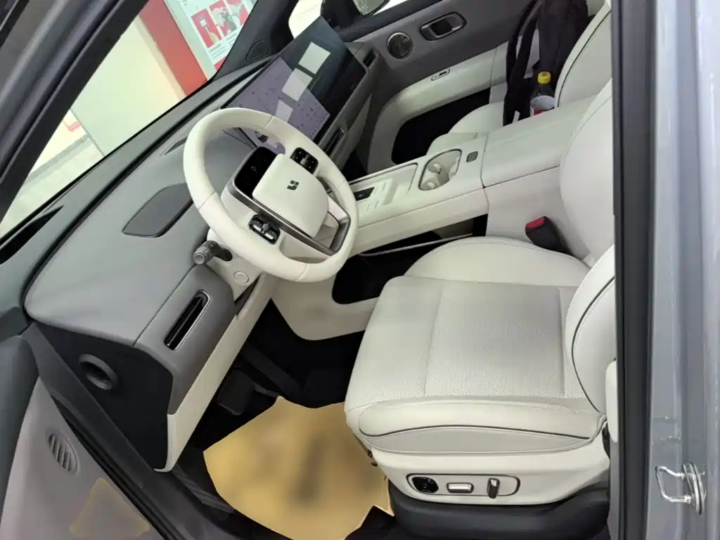 Li Auto i6 2025 2025 4WD Base Model