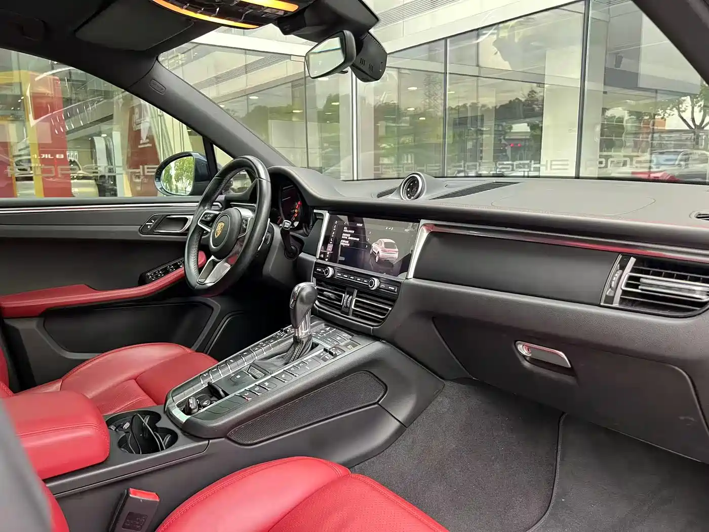 Porsche Macan 2018 Macan 2.0T фото 9