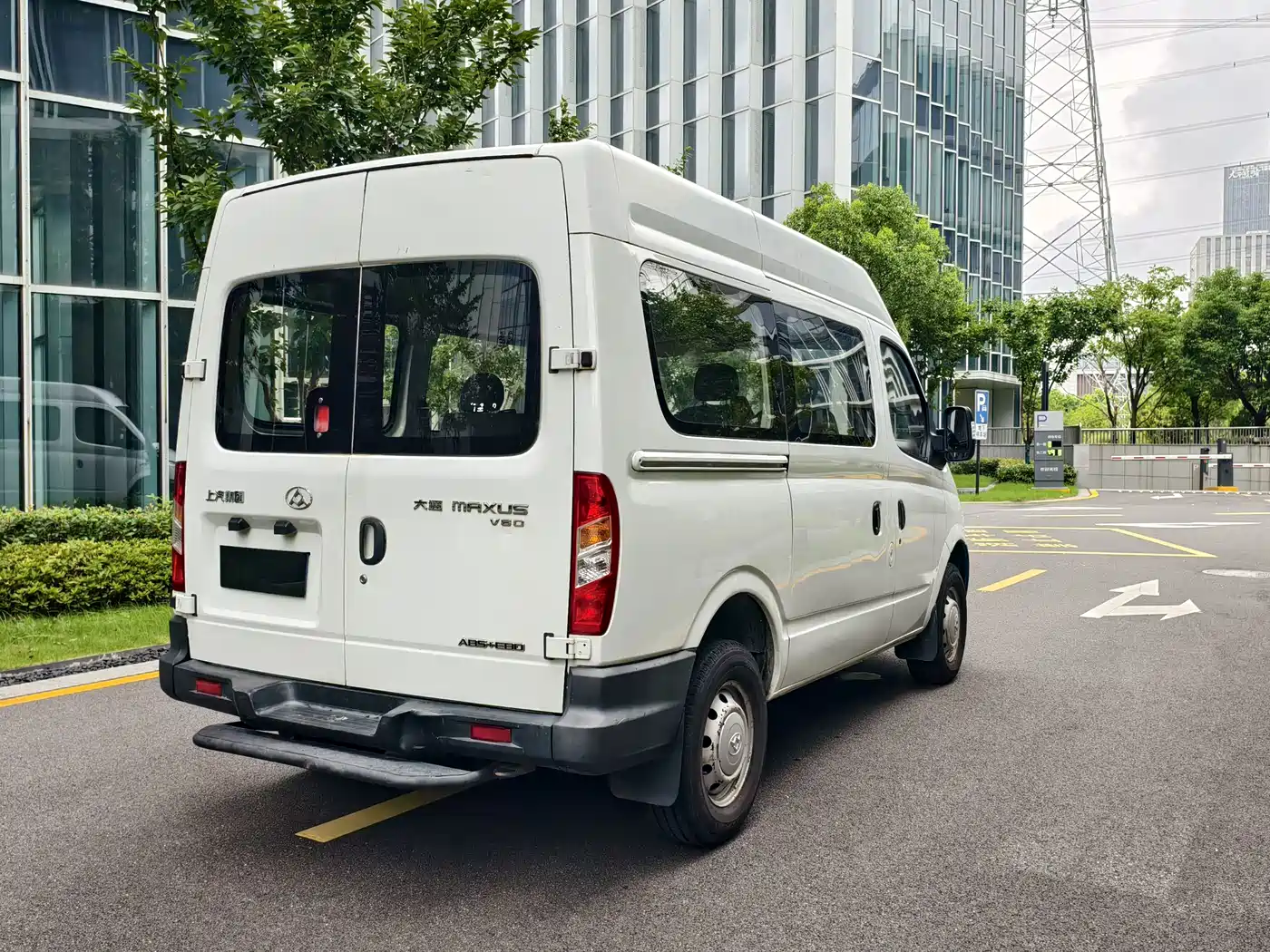 SAIC Maxus Xintu V80 2017 2017 2.5T 5-speed manual Aoyun Tong China V short wheelbase medium roof 5/6/10 seats