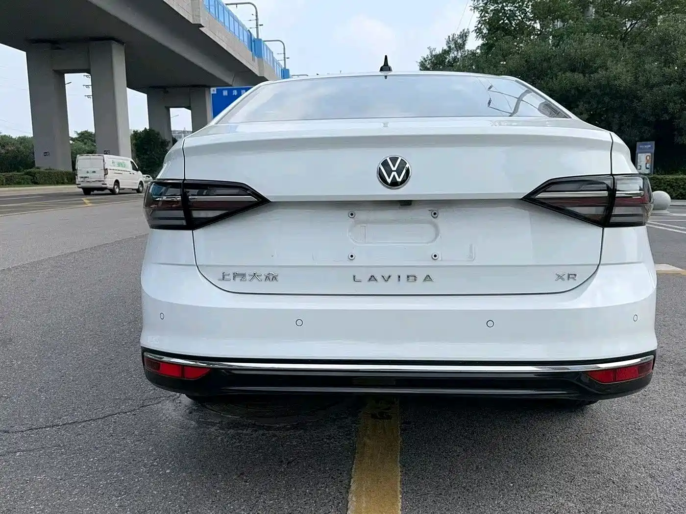 Volkswagen Lavida 2023 New Sharp 1.5L Auto Premium Edition фото 9