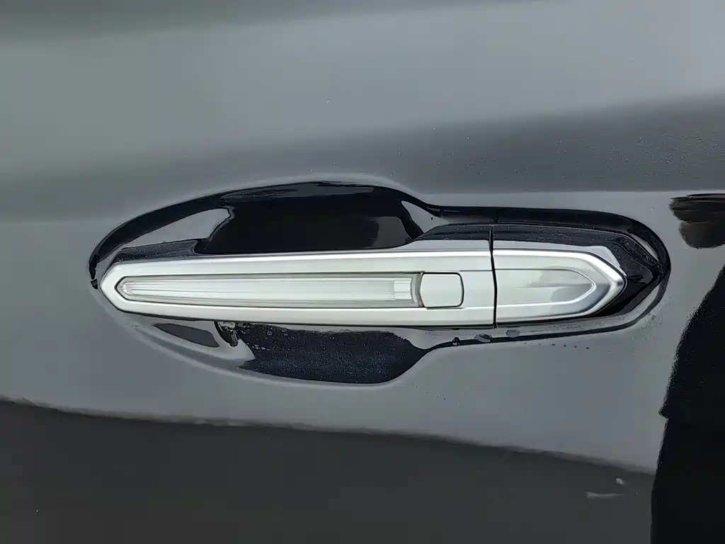 Фото 18 - Cadillac XT5