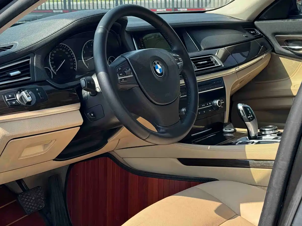 BMW 7 Series 2011 730Li Elegance фото 9