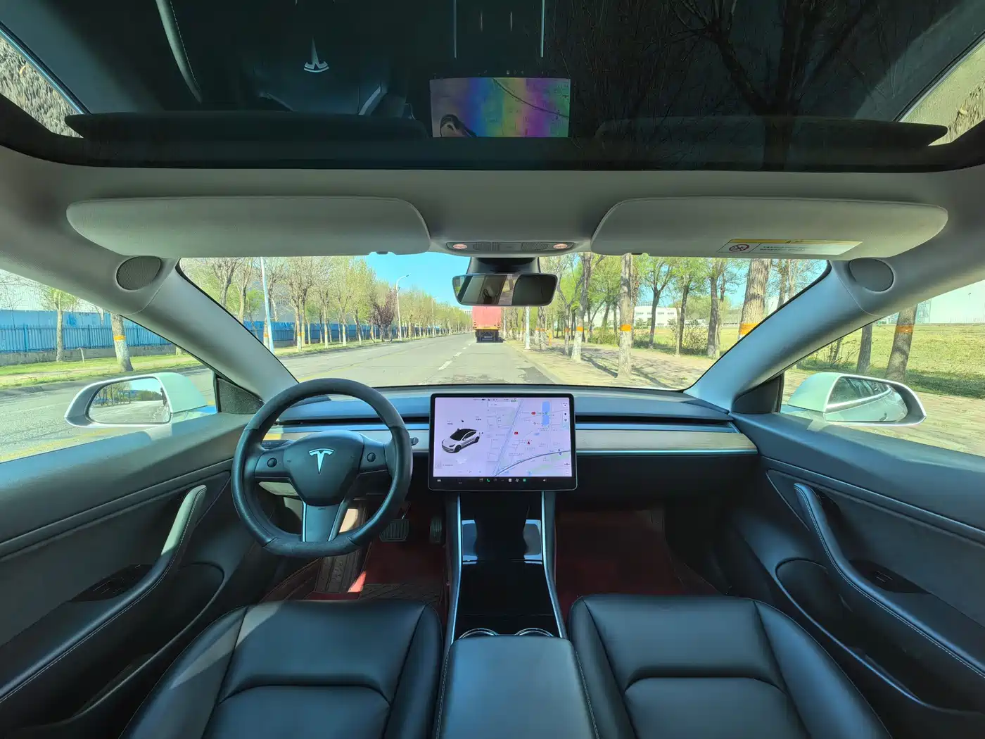 TESLA MODEL 3