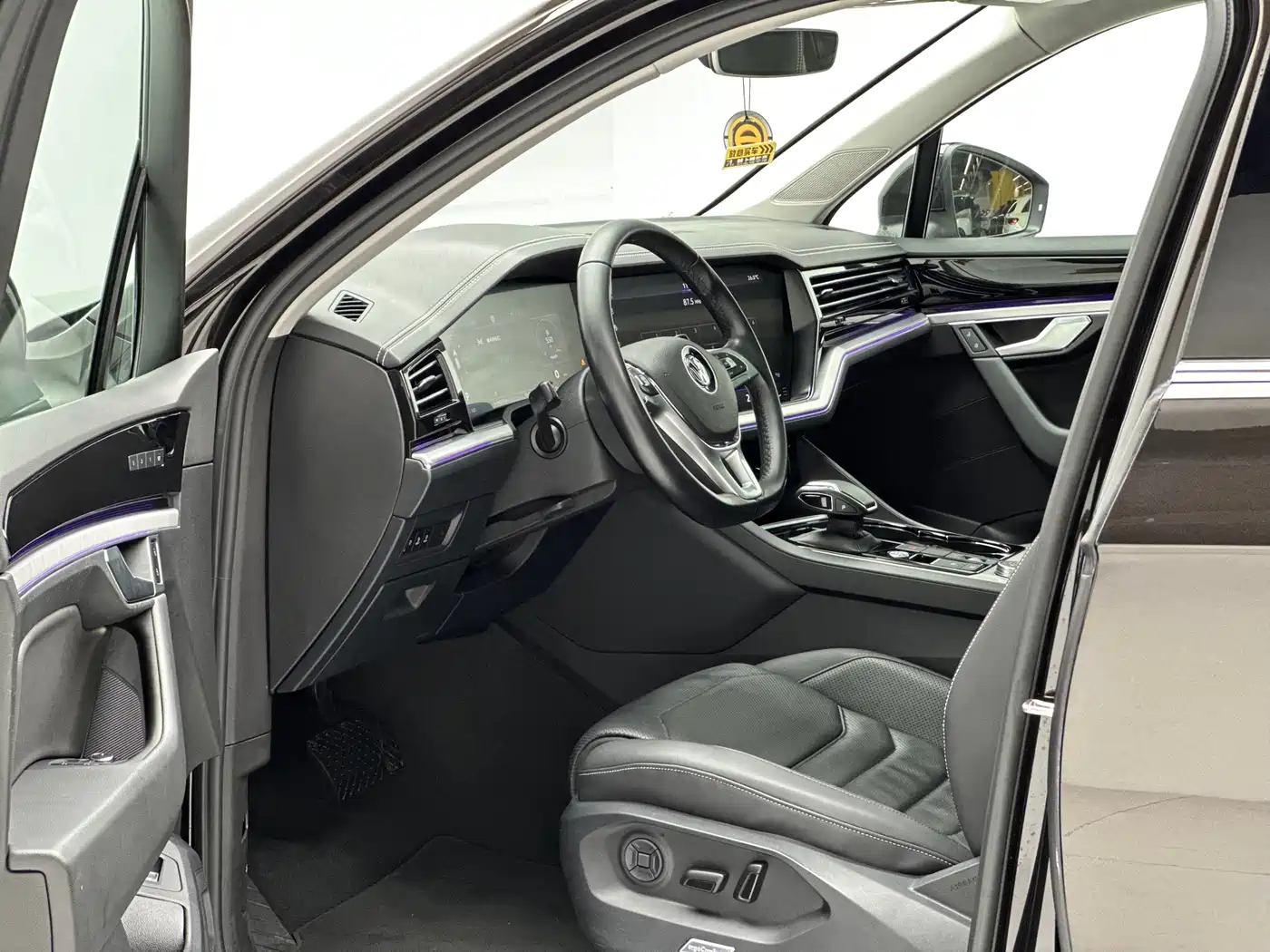 Volkswagen Touareg 2019 3.0TSI Sharp Edge Edition China VI фото 13