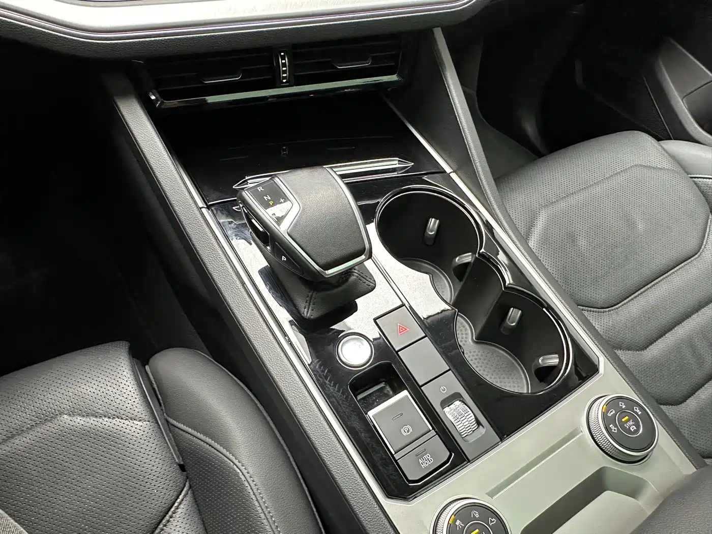 Volkswagen Touareg 2019 3.0TSI Sharp Edge Edition China VI фото 14