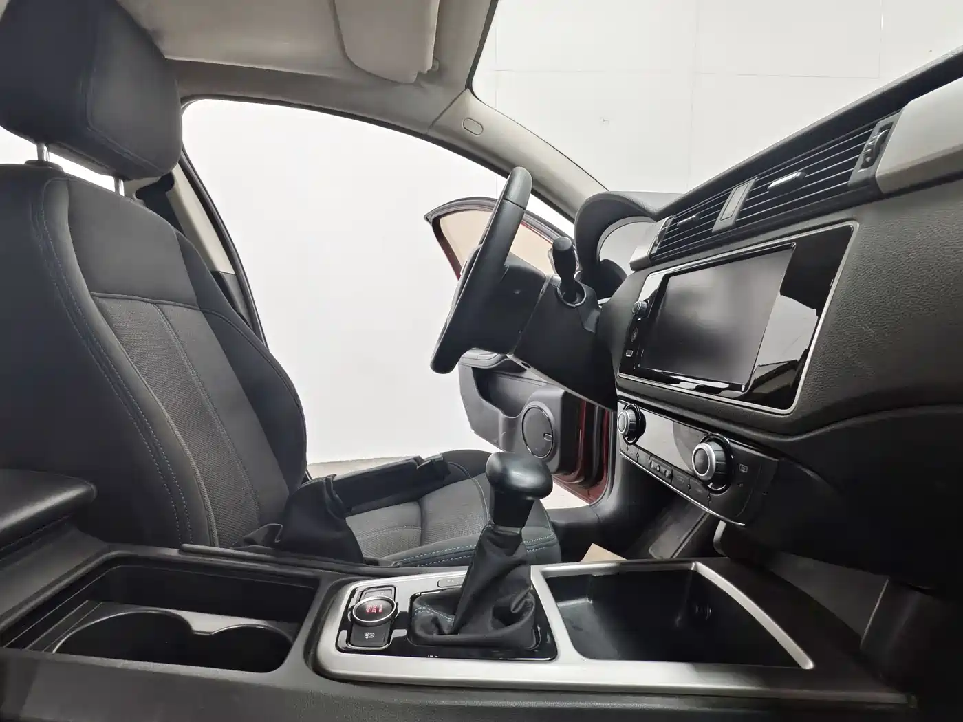 Qoros 3 2016 2016 Hatchback 1.6L Automatic Zhineng