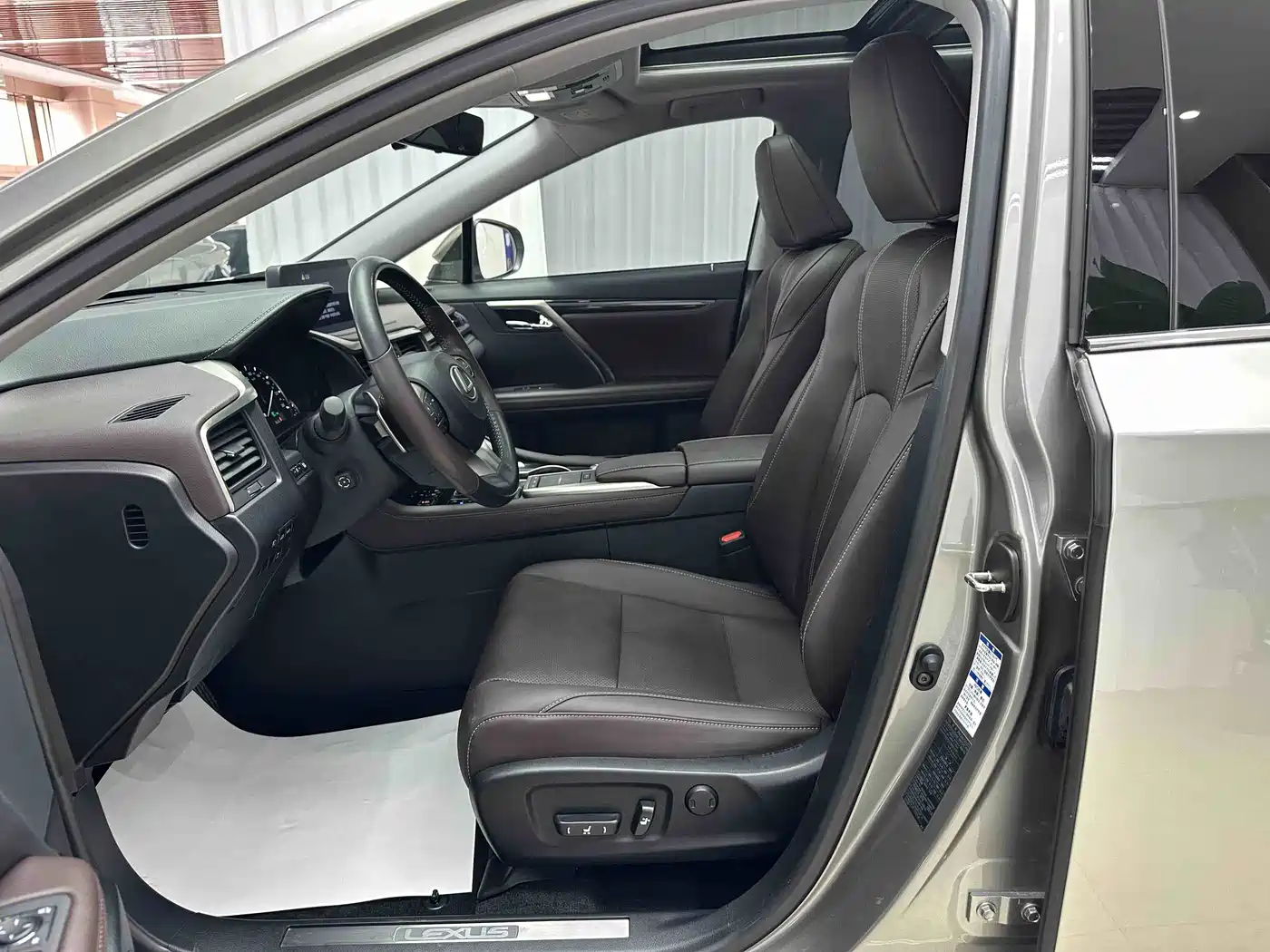 Lexus RX 2021 300 AWD Special Edition фото 4