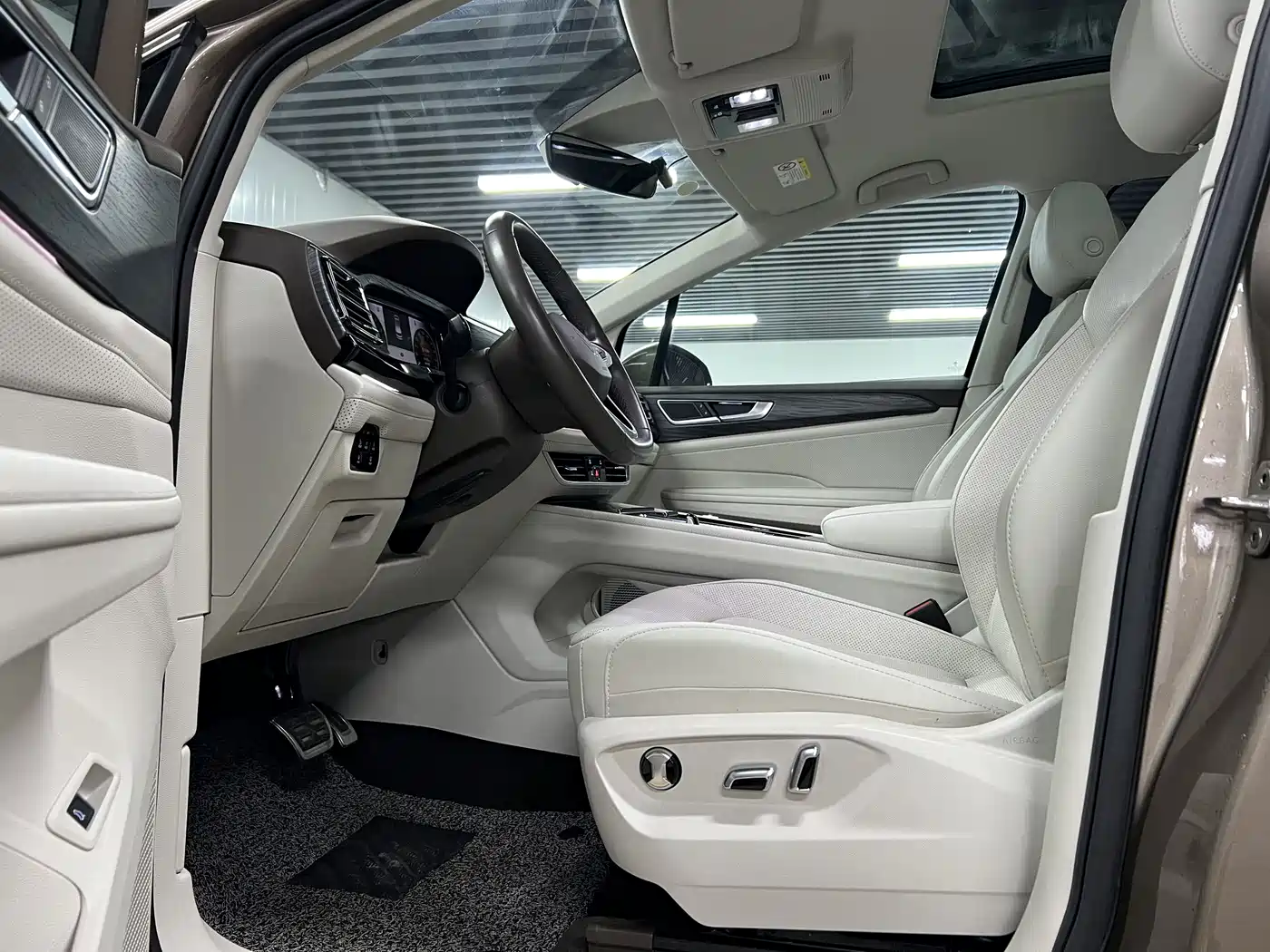 Volkswagen Viloran 2023 Facelift 380TSI Prestige Edition фото 7
