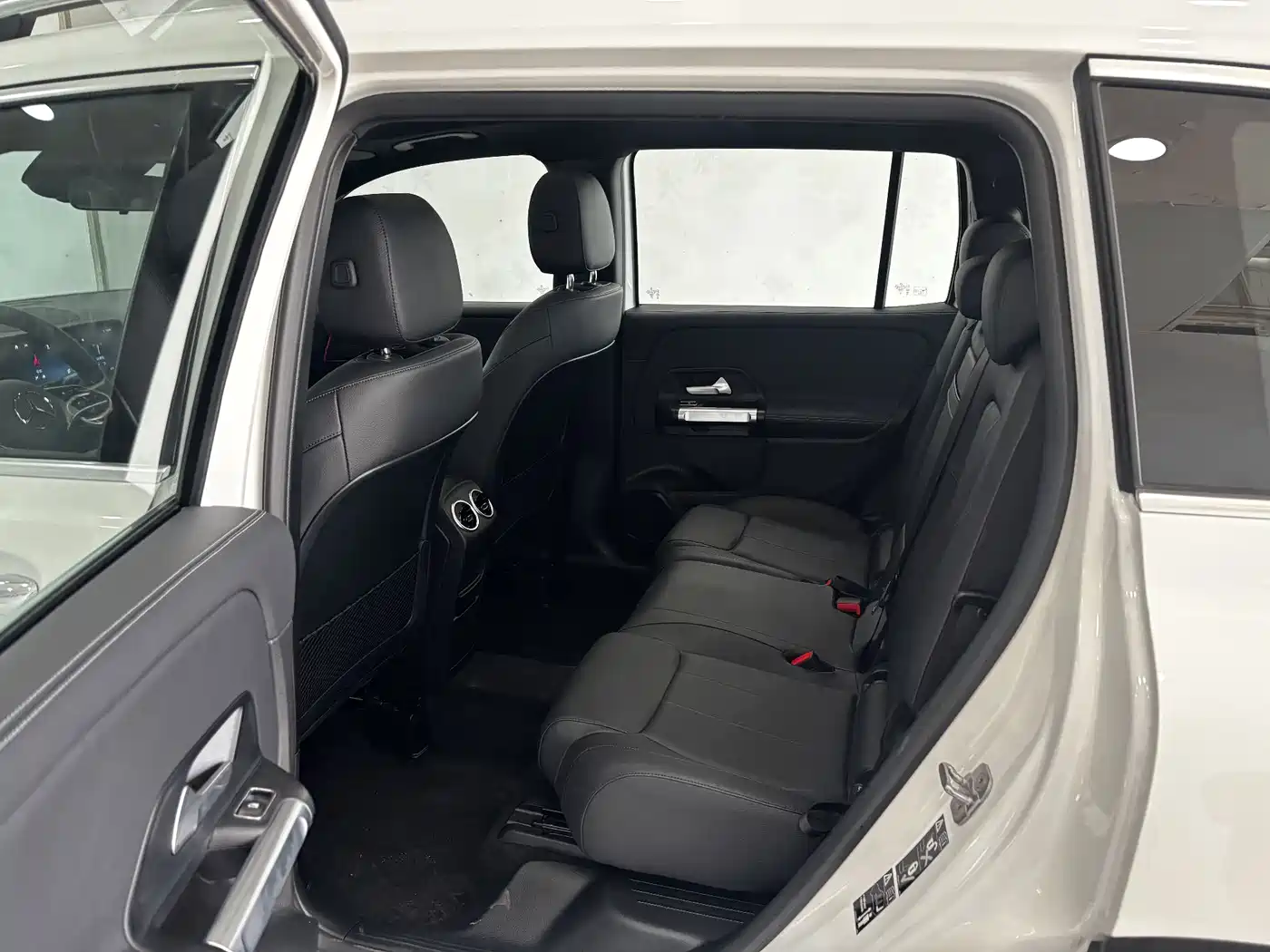 Mercedes-Benz GLB 2025 Model GLB 220 Fashion Style фото 21