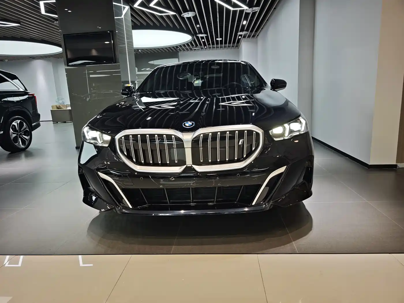 BMW i5