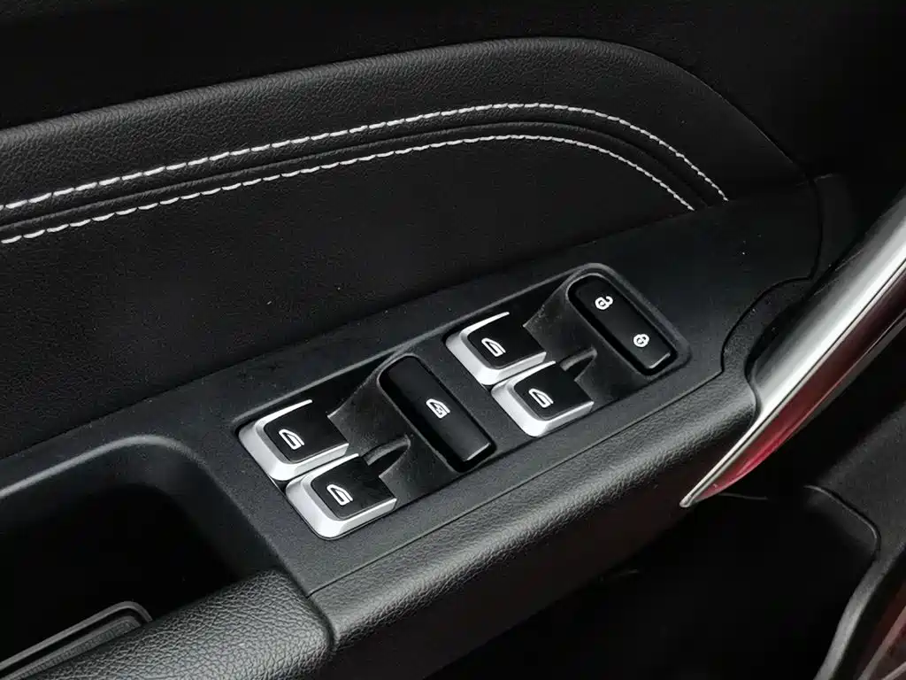 Photo 9 - Geely Vision X3