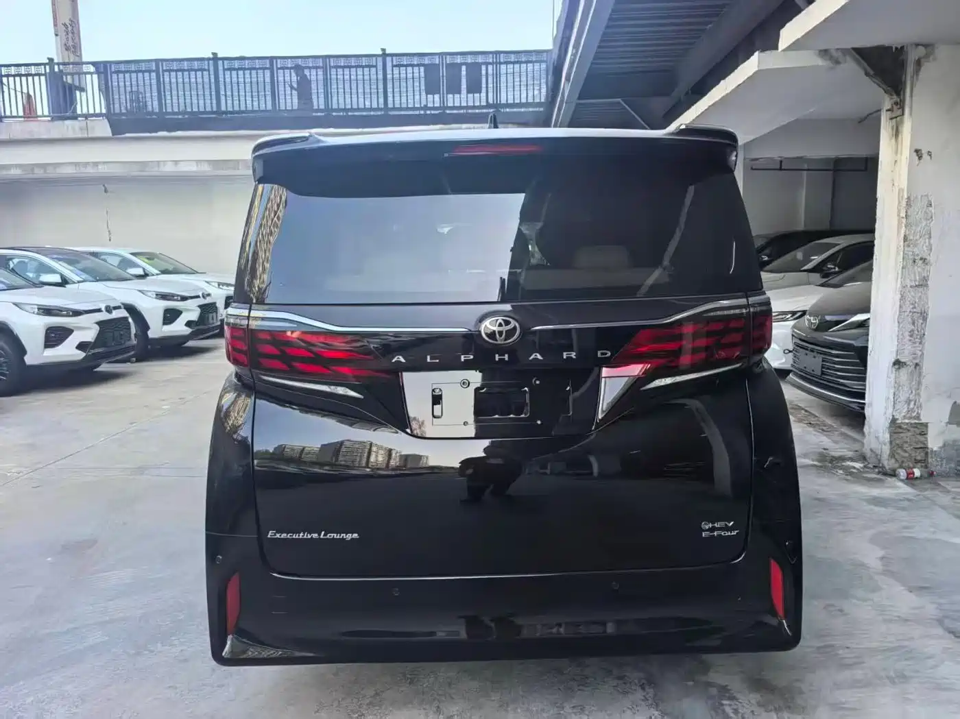 Toyota Alphard 2024 Hybrid 2.5L Ultimate Enjoyment Edition фото 7