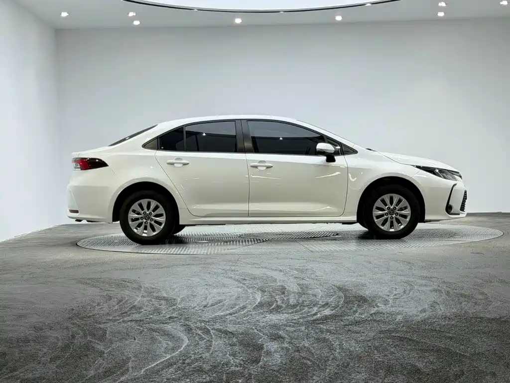Фото 6 - Toyota Corolla