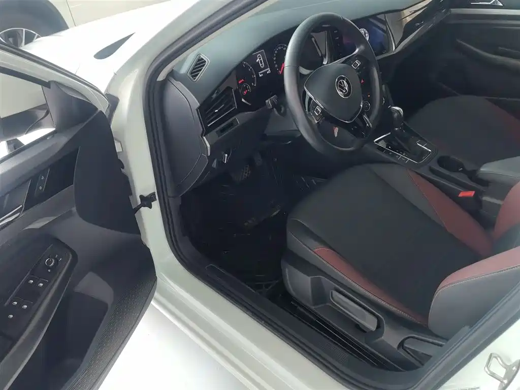 VOLKSWAGEN BORA