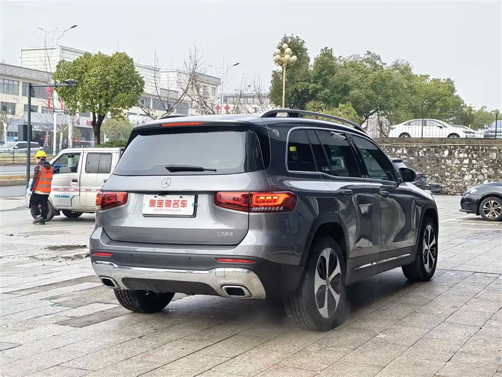 MERCEDES-BENZ GLB