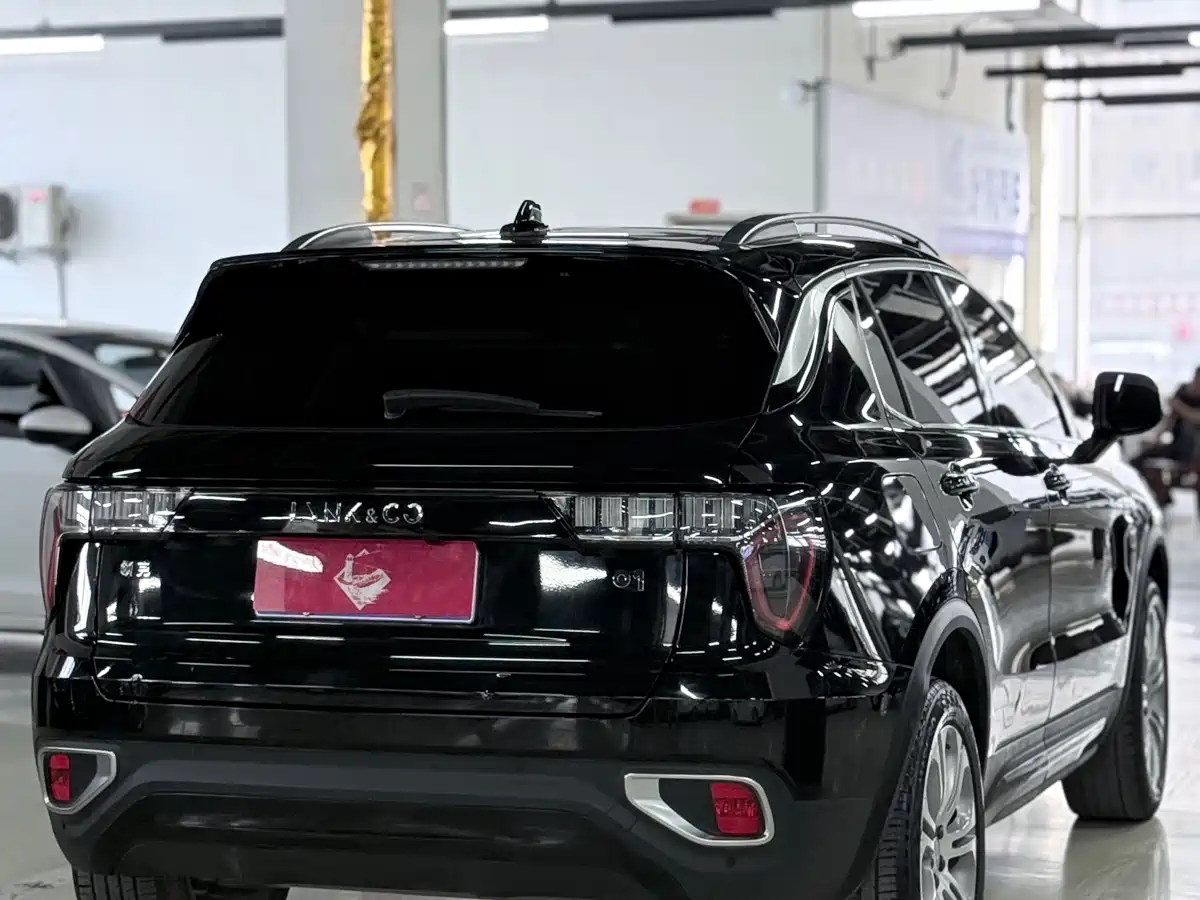 Lynk & Co 01 2019 2.0T 2WD Pro Edition China V фото 9