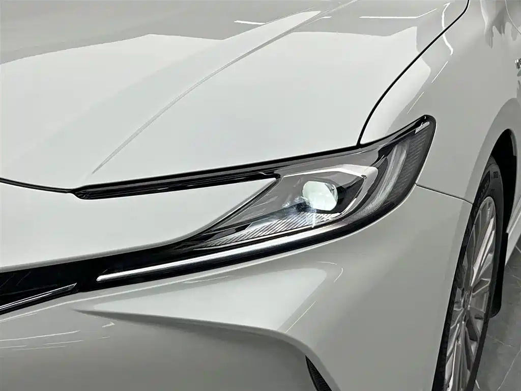 Toyota Camry 2024 Hybrid 2.0HE Elite Edition фото 9