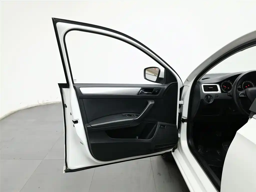 Škoda Rapid 2018 1.6L Manual Comfort Edition фото 8