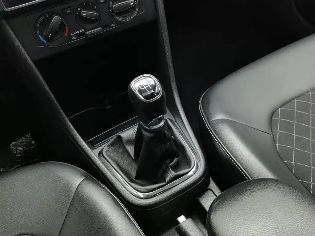 Škoda Rapid 2018 1.6L Manual Comfort Edition фото 13
