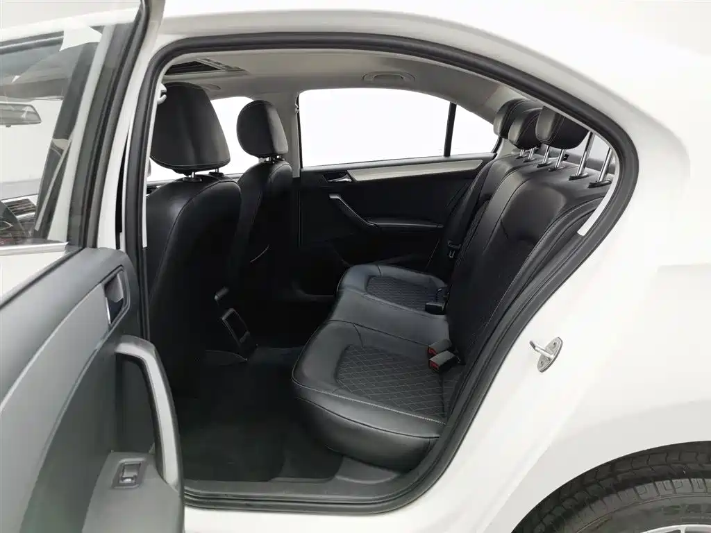 Škoda Rapid 2018 1.6L Manual Comfort Edition фото 15