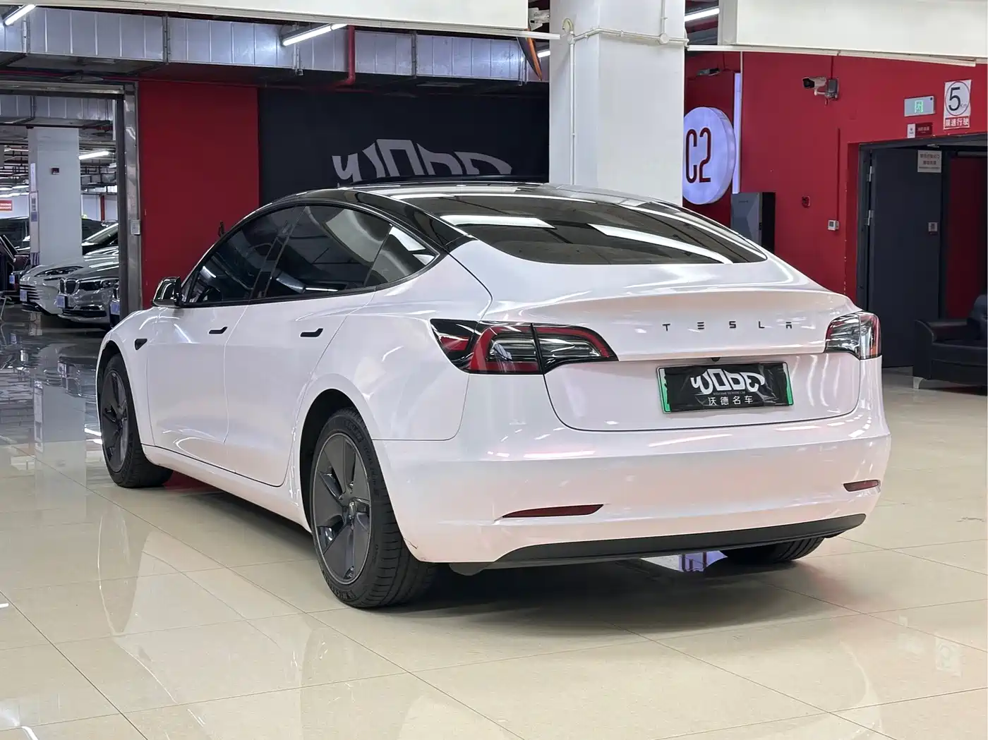 Фото 4 - Tesla Model 3