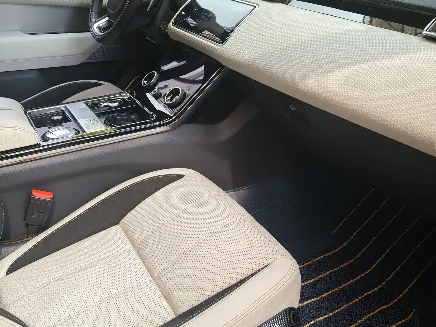 Фото 13 - Land Rover Range Rover Velar