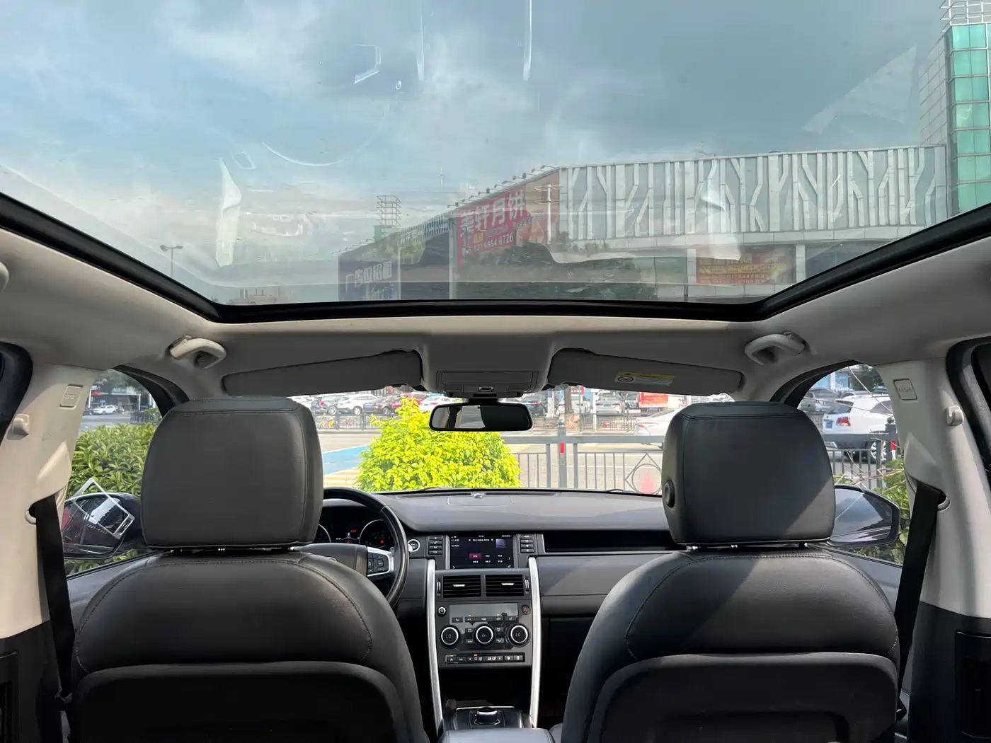 Land Rover Discovery Sport 2017 2.0T HSE фото 8