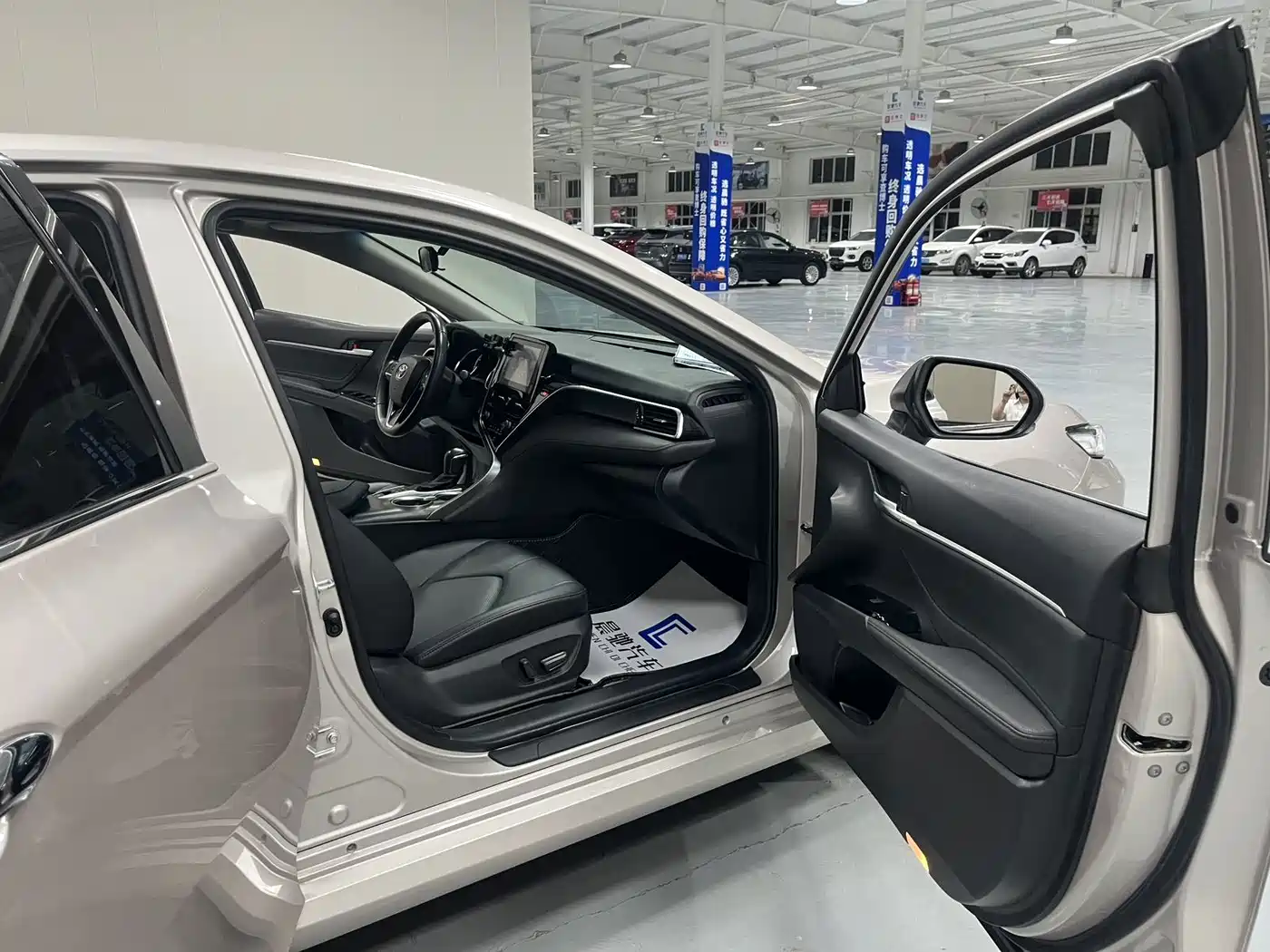 Toyota Camry 2023 2021 Hybrid 2.5HGVP Leading Edition