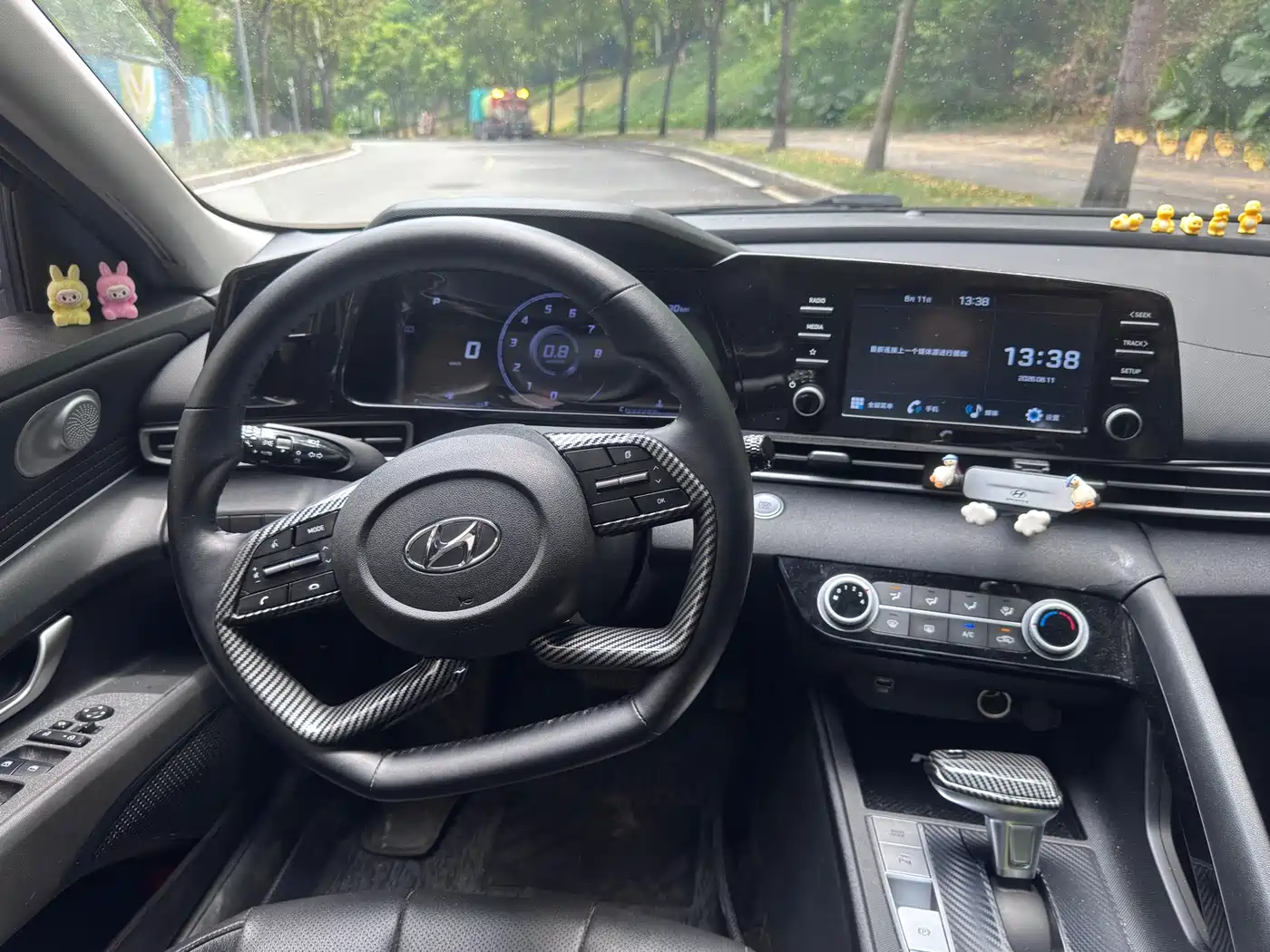 Photo 14 - Hyundai Elantra